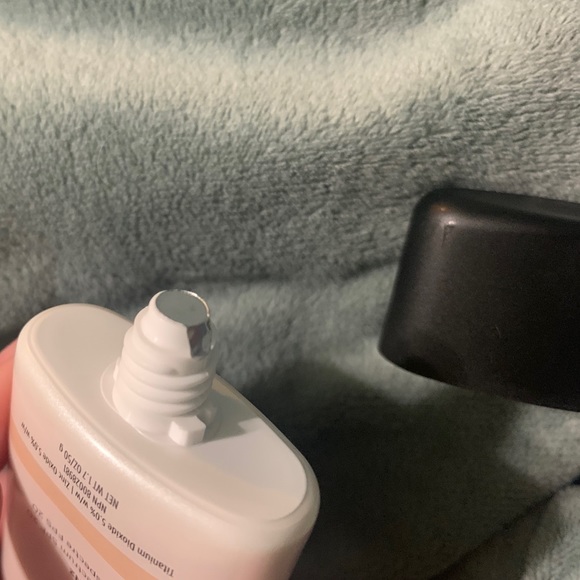 PUR 4-in-1 Tinted Moisturizer - Picture 6 of 6